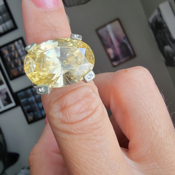 Citrine silver statement ring. - Picture 2 of 5